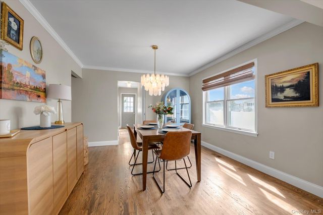 2084 Manfield Avenue, Merrick, NY 11566