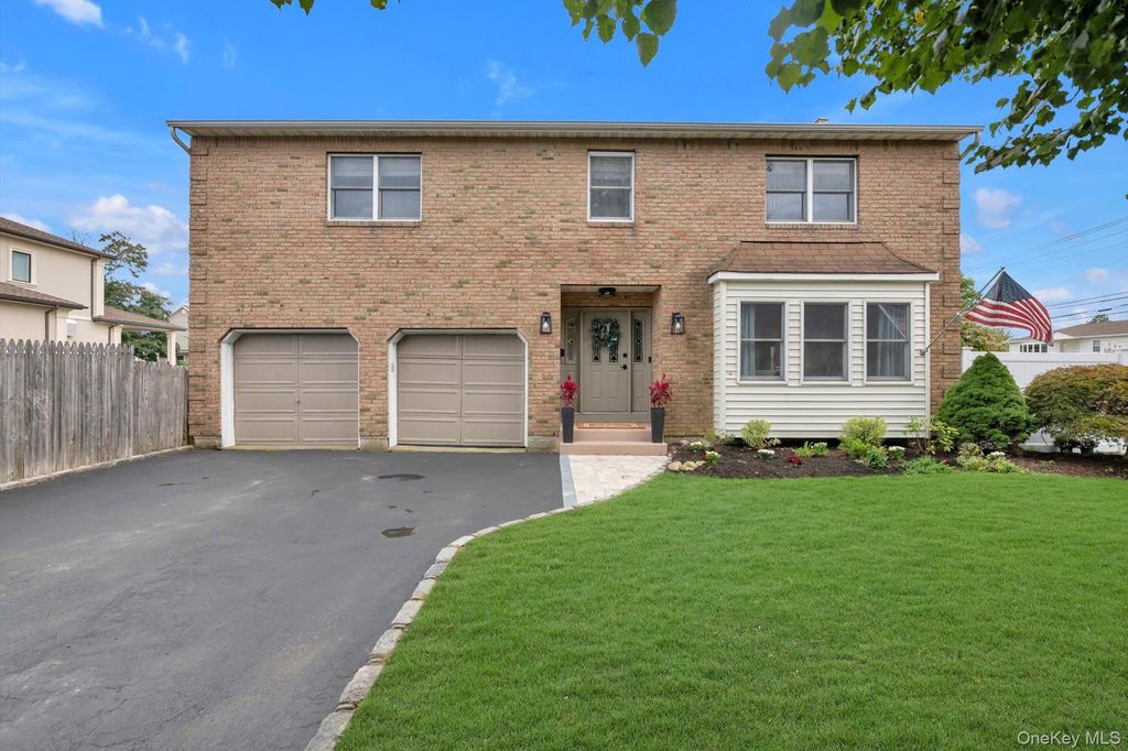 2084 Manfield Avenue, Merrick, NY 11566 — exterior