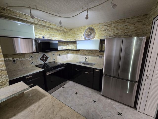 900 NE 195th St 215, Miami, FL 33179