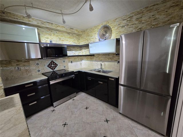 900 NE 195th St 215, Miami, FL 33179