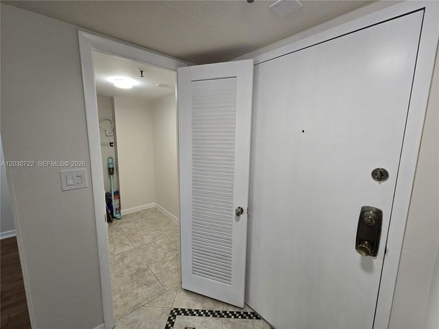 900 NE 195th St 215, Miami, FL 33179