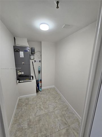 900 NE 195th St 215, Miami, FL 33179