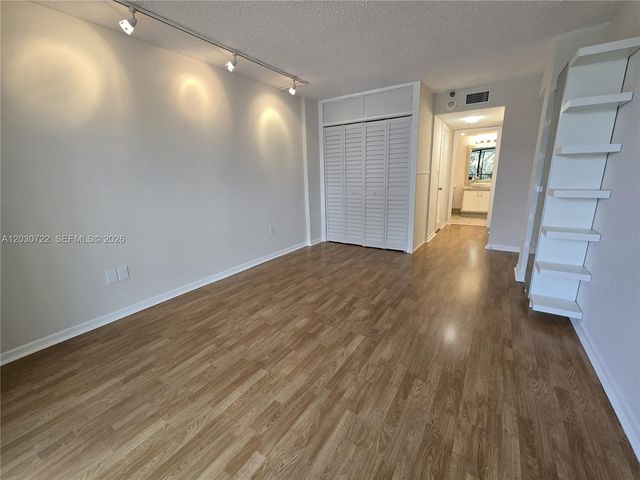 900 NE 195th St 215, Miami, FL 33179