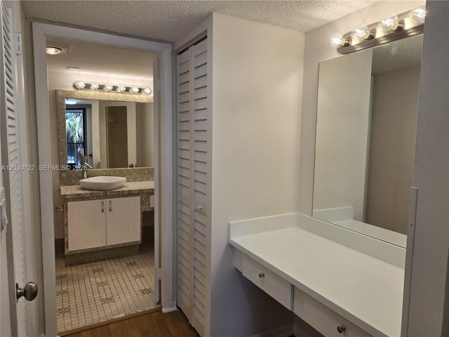 900 NE 195th St 215, Miami, FL 33179
