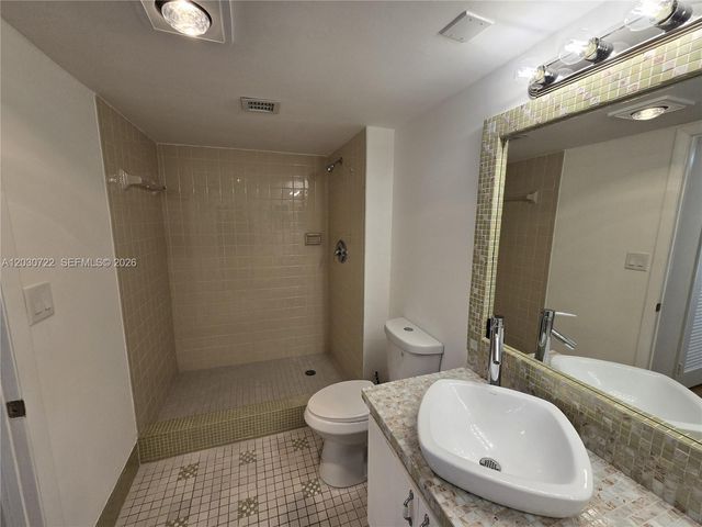 900 NE 195th St 215, Miami, FL 33179