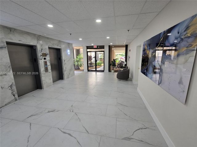 900 NE 195th St 215, Miami, FL 33179