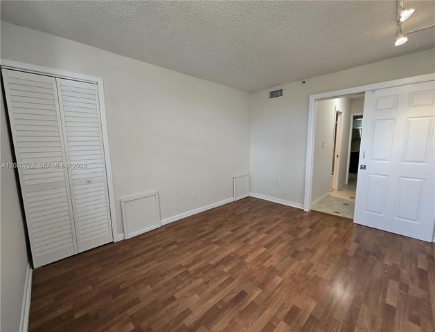 900 NE 195th St 215, Miami, FL 33179