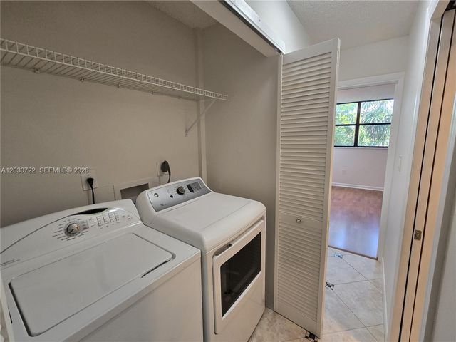 900 NE 195th St 215, Miami, FL 33179