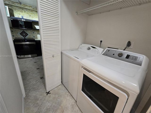 900 NE 195th St 215, Miami, FL 33179