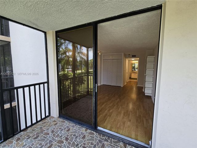 900 NE 195th St 215, Miami, FL 33179