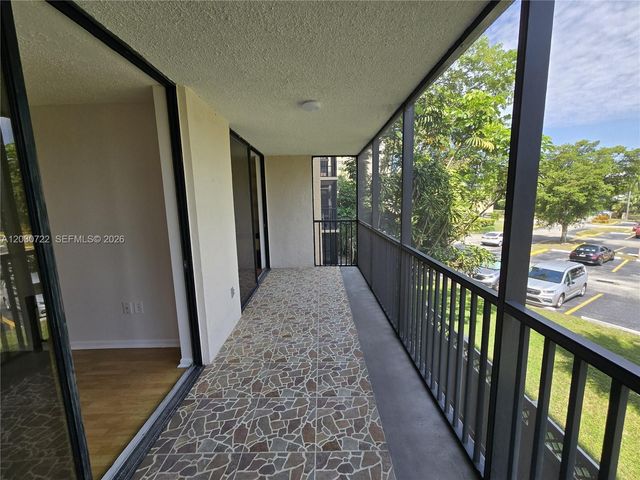 900 NE 195th St 215, Miami, FL 33179
