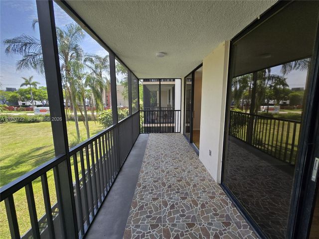 900 NE 195th St 215, Miami, FL 33179