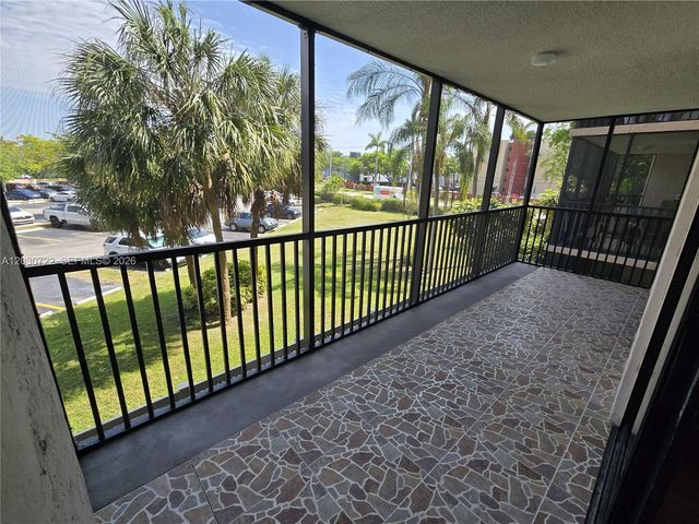 900 NE 195th St 215, Miami, FL 33179