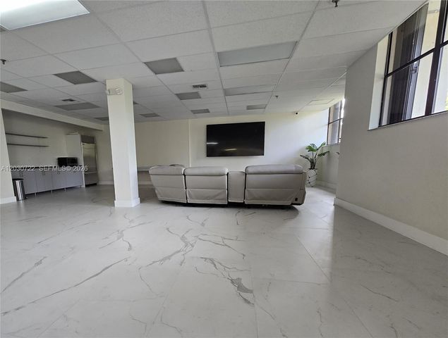 900 NE 195th St 215, Miami, FL 33179