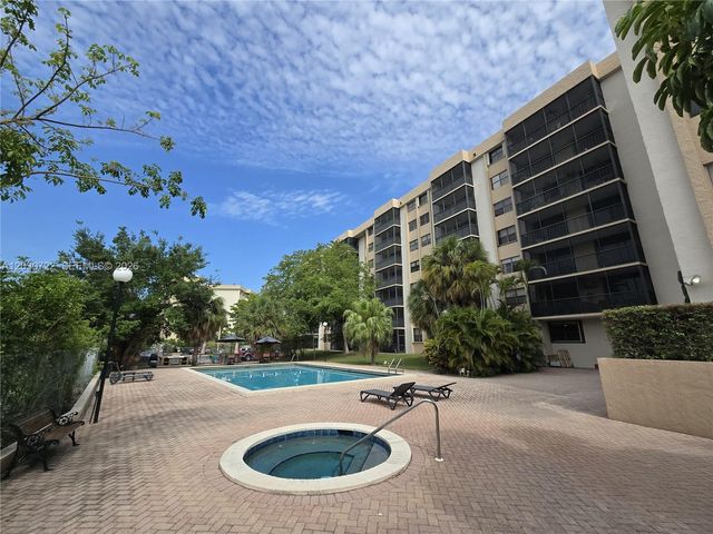 900 NE 195th St 215, Miami, FL 33179