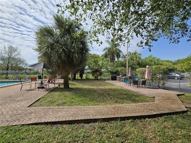 900 NE 195th St 215, Miami, FL 33179