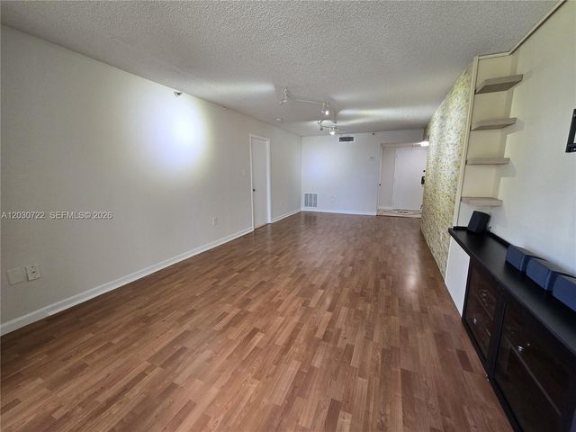 900 NE 195th St 215, Miami, FL 33179