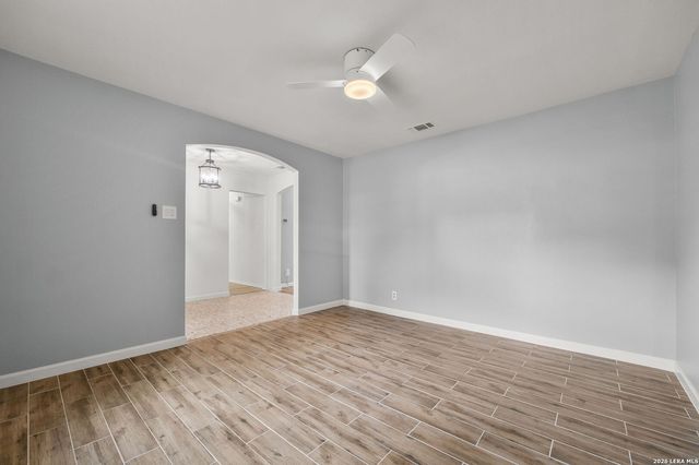 8327 Lou Gehrig St, San Antonio, TX 78240
