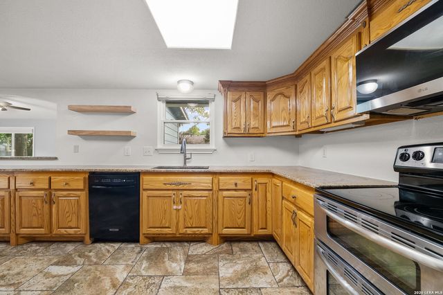8327 Lou Gehrig St, San Antonio, TX 78240