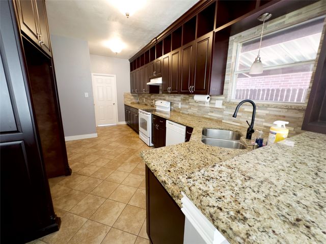 3613 COTTON CREEK Lane, Fort Worth, TX 76123