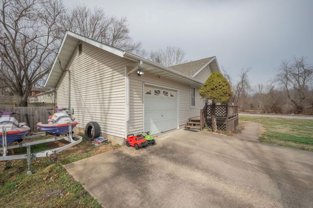 112 Amber Street, Cassville, MO 65625