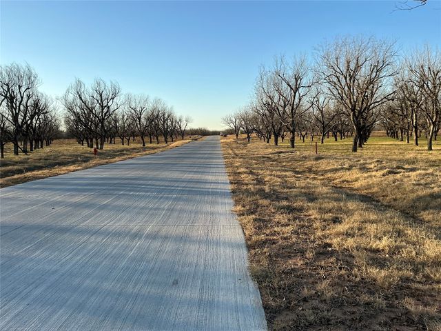 3140 E Landings S, Granbury, TX 76049