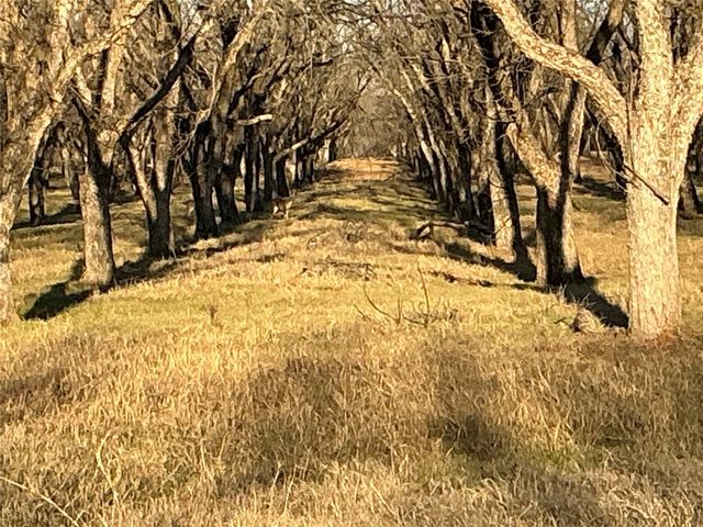 3140 E Landings S, Granbury, TX 76049