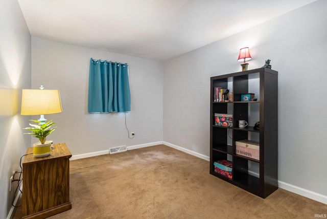 52235 Helmen Avenue, South Bend, IN 46637