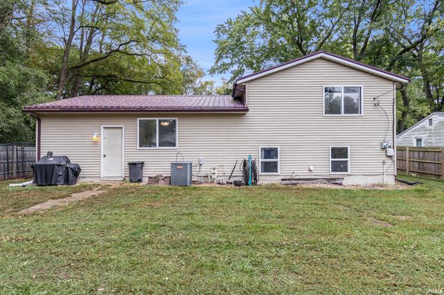 52235 Helmen Avenue, South Bend, IN 46637