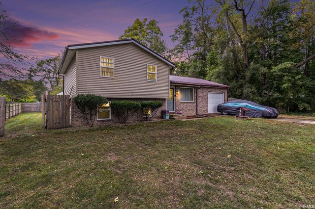 52235 Helmen Avenue, South Bend, IN 46637