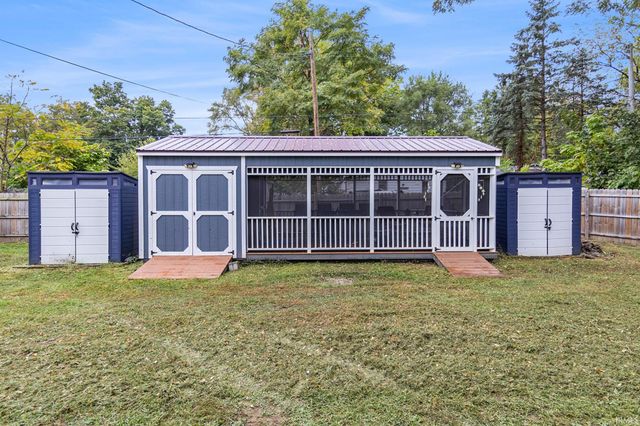 52235 Helmen Avenue, South Bend, IN 46637