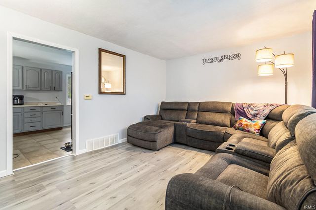 52235 Helmen Avenue, South Bend, IN 46637