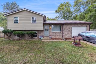 52235 Helmen Avenue, South Bend, IN 46637