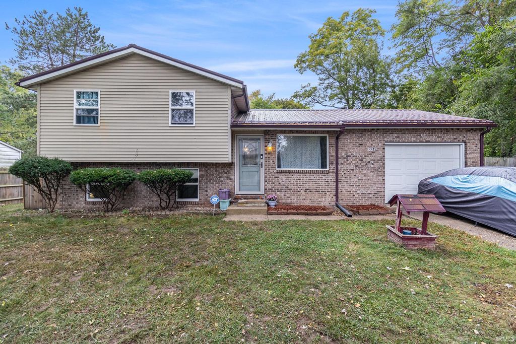52235 Helmen Avenue, South Bend, IN 46637