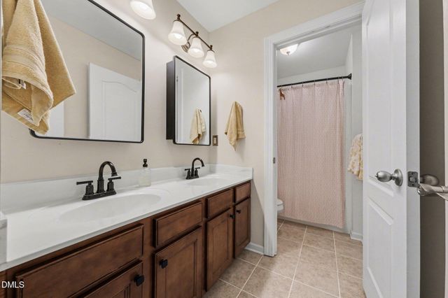 113 W Hatterleigh Avenue, Hillsborough, NC 27278