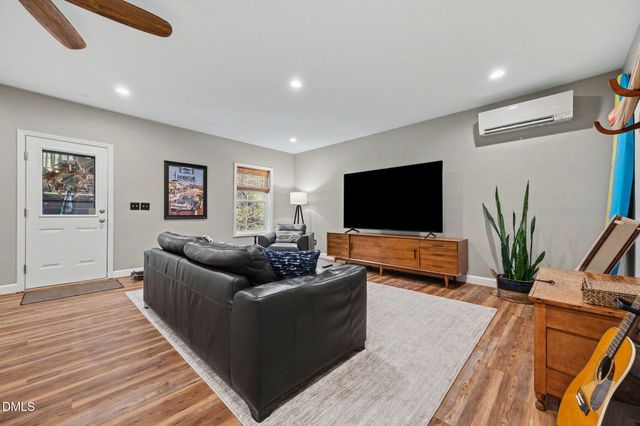 113 W Hatterleigh Avenue, Hillsborough, NC 27278