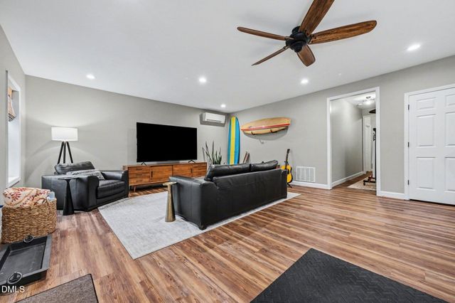 113 W Hatterleigh Avenue, Hillsborough, NC 27278