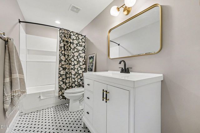 113 W Hatterleigh Avenue, Hillsborough, NC 27278