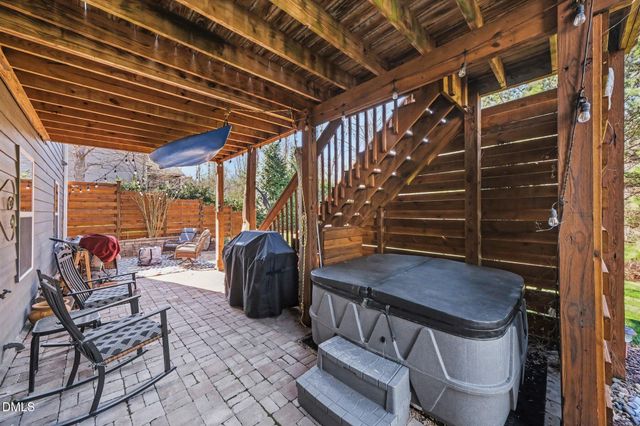 113 W Hatterleigh Avenue, Hillsborough, NC 27278