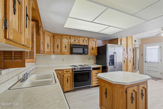 520 CARDON Street, El Paso, TX 79903