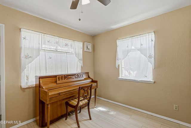 520 CARDON Street, El Paso, TX 79903