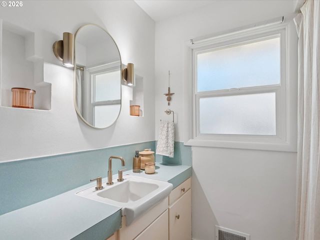 6030 Se 80TH Ave, Portland, OR 97206