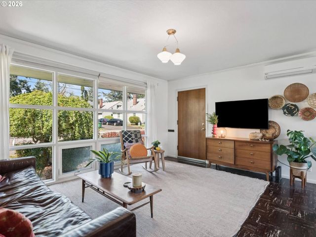 6030 Se 80TH Ave, Portland, OR 97206