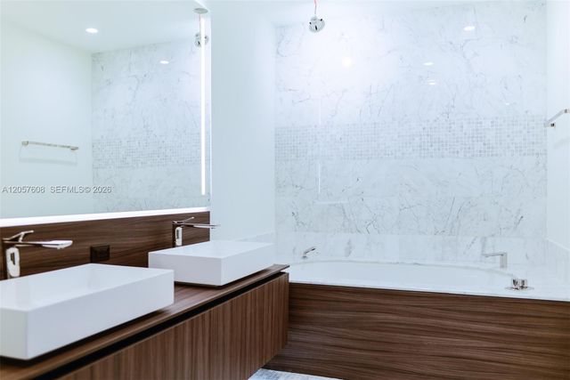 1000 Brickell Plaza PH5907, Miami, FL 33131