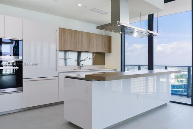 1000 Brickell Plaza PH5907, Miami, FL 33131