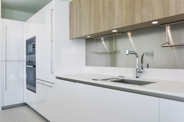 1000 Brickell Plaza PH5907, Miami, FL 33131