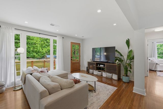 1216 Preston Dr, Nashville, TN 37206