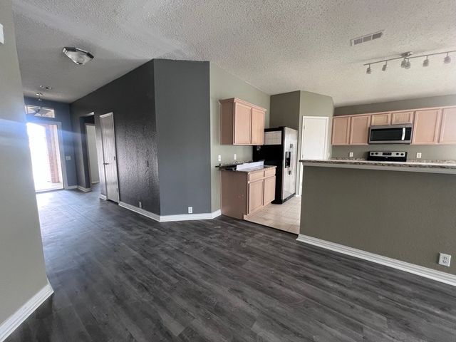 6708 Ambercrest Drive, Arlington, TX 76002