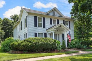 323 Warren STREET, Lake Geneva, WI 53147