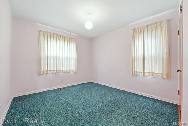 2661 Hollywood Street, Dearborn, MI 48124